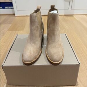 Jenni Kayne beige Chelsea bootie new size 39